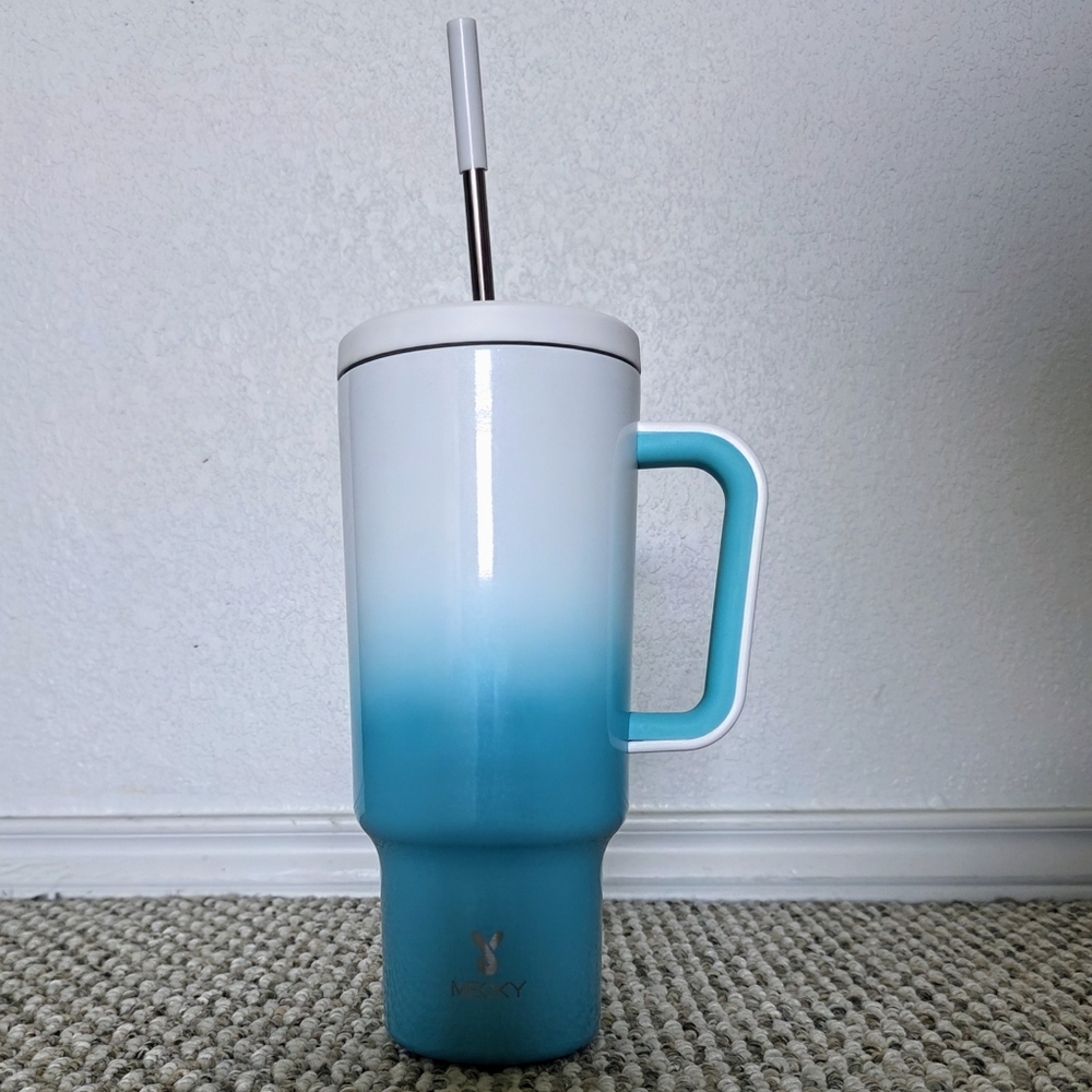 40 Oz Meoky Blue & White Cup